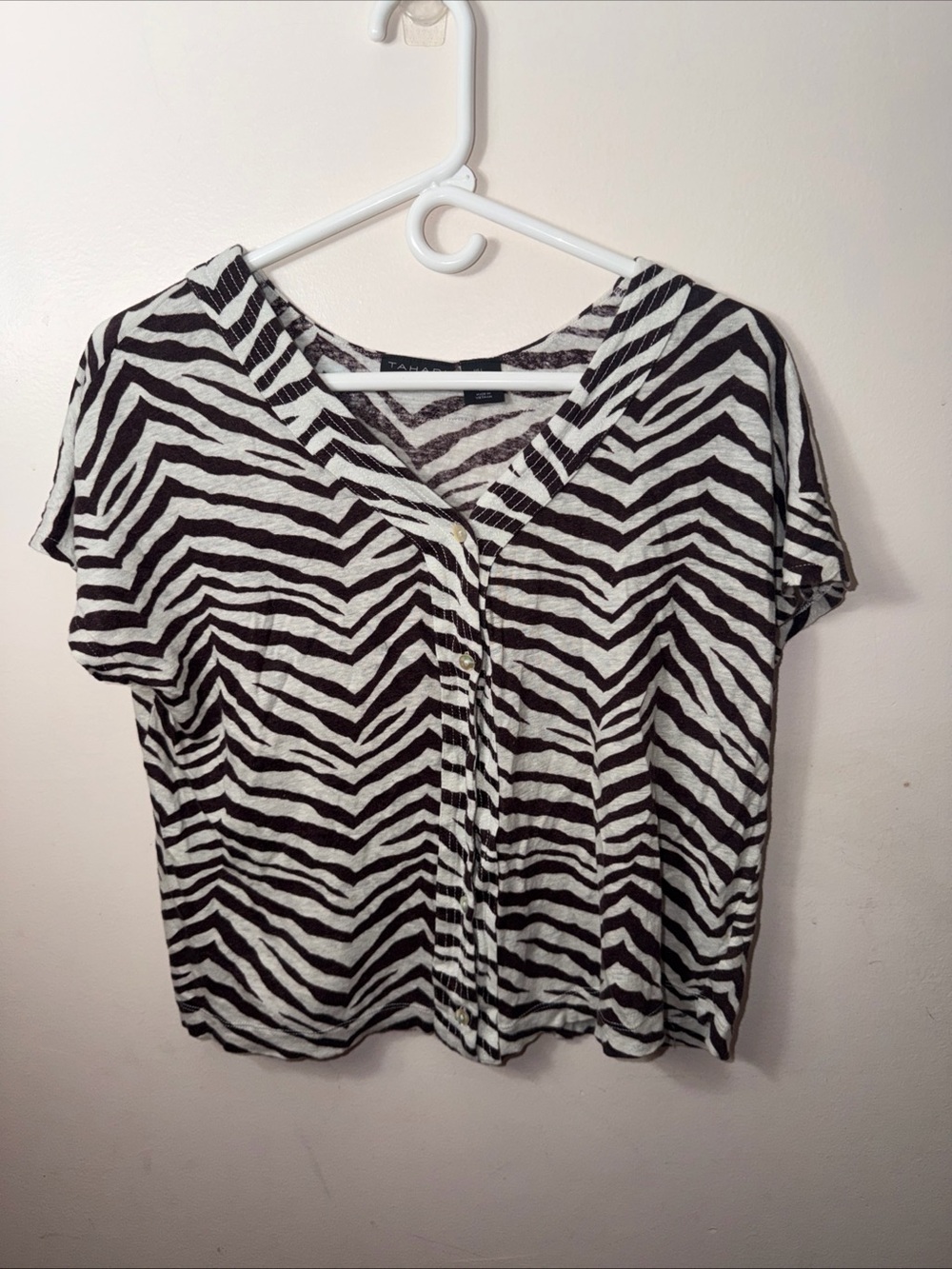 Tahari Black & White Zebra Print V-Neck Crop Top